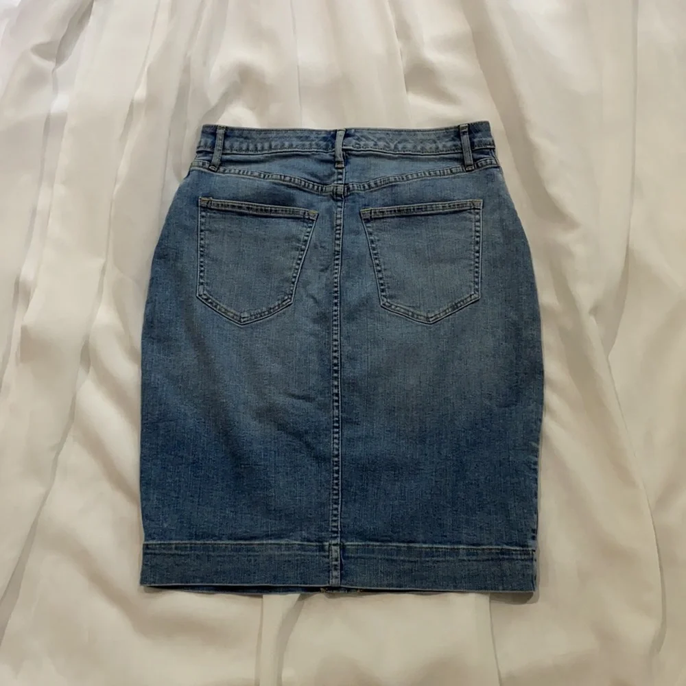 Banana Republic Denim Pencil Skirt - Picture 4 of 7